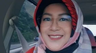 Dokter Tifa Muncul Lagi! Kemarin Ribut Ijazah Palsu, Kini Cibir Habis Kemampuan Bahasa Jokowi, Netizen Auto Ribut
