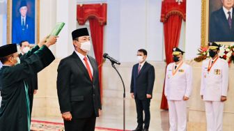 Dilantik Presiden Jokowi, Hendrar Prihadi Resmi Jadi Kepala LKPP Gantikan Azwar Anas