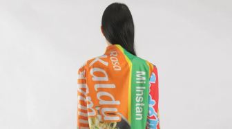 Viral! Muncul Jaket Motif Bungkus Indomie Kaldu Ayam, Buatan TANGAN Harga Rp1,7 Juta