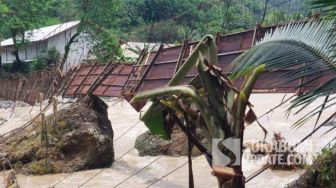 Sungai Cibareno Ngamuk, Jembatan Rusak dan Pabrik Tahu Lenyap Terbawa Arus