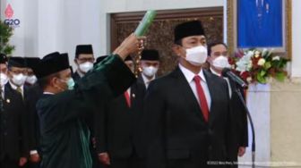 Jokowi Lantik Hendrar Prihadi Jadi Kepala LKPP Baru Pengganti Azwar Anas