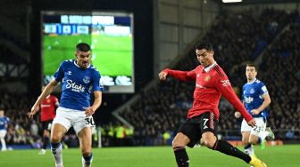 Striker Manchester United Cristiano Ronaldo mencetak gol kedua timnya selama matchday pekan ke-10 Liga Inggris antara Everton vs Manchester United di Goodison Park di Liverpool, barat laut Inggris pada 9 Oktober 2022.
Oli SCARFF / AFP.