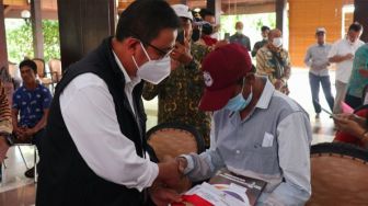 Bank Jatim Santuni Keluarga Korban Tragedi Stadion Kanjuruhan