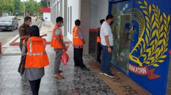 Tersangka Maling Pengadaan Makan-Minum Rumah Santri Tahfidz di Indramayu Resmi Ditahan