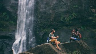 4 Alasan Perempuan Lebih Suka Laki-laki yang lebih Tua