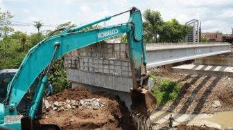 Pembangunan Jembatan Ngadi Tidak Optimal, PLT PUPR Kediri Semprot Pelaksana Proyek