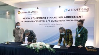 J Trust Bank Tanda Tangani Kerja Sama Pembiayaan Alat Berat dengan United Tractors