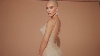 Kim Kardashian Foto Hot Pakai Bikini Super Mini, Perubahan Bentuk Tubuhnya Disorot