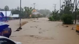 Bandar Udara Tampapadang Mamuju Terendam Banjir, Penerbangan Ditutup Sementara