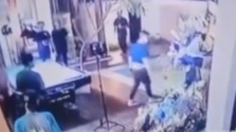 Video CCTV Tunjukkan Aksi Rizky Billar Lempar Bola Billar ke Lesti, Dilakukan di Depan Banyak Orang