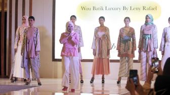 Sambut Tren Fashion 2023, Leny Rafael Gandeng WOU Batik Hadirkan Abimana Series