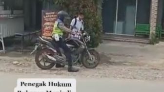 Video Viral! Razia Lalu Lintas, Warga Teriaki Polisi Gara-gara Kejar Anak Sekolah yang Bawa Motor