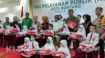 Anggaran Rp 3,2 Miliar, Pemkot Bontang Bagi Seragam, Sepatu dan Tas Gratis