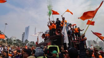 Ribuan Buruh 'Kepung' Istana Hari Ini, Jalan Medan Merdeka Barat Dialihkan