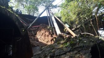 Tertimbun Longsor Akibat Gempa, Jalur Cianjur-Bogor Via Puncak Tak Bisa Dilalui