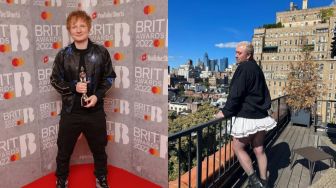 Aduh, Ed Sheeran Hadiahi Sam Smith Patung Penis Berukuran Hampir 2 Meter!