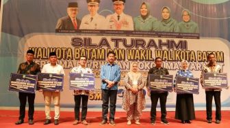 Ketua RT dan RW se-Batam Kota Terima Insentif Triwulan III Tahun 2022