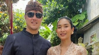 Sosok Suami Happy Salma: Bangsawan Bali yang Punya Pekerjaan Mentereng