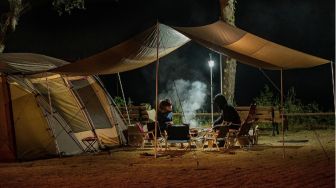 3 Kegiatan Asyik yang Bisa Dilakukan Bersama Teman saat Camping