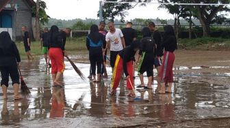 Banjir Surut, Siswa dan Guru SMKN 1 Temon Kerja Bakti Bersihkan Sekolah
