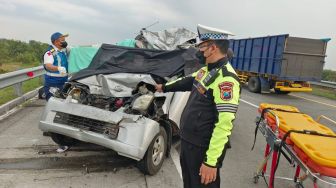 Suami Harus Kehilangan Istrinya Dalam Kecelakaan di Tol Gempol - Pasuruan