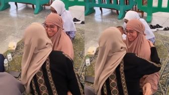 10 Potret Keluarga Artis Berangkat Umrah, Lesti Kejora Pergi Setelah Tersandung KDRT