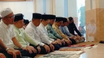 Momen Salat Jumat Terakhir Anies Baswedan di Masjid Fatahillah Balai Kota