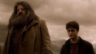 Daniel Radcliffe dan Emma Watson Bangga Pernah Akting Bareng Robbie Coltrane di Harry Potter