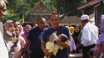 Momen Haru Edy Rahmayadi Ingin Adopsi Bayi yang Ibunya Meninggal Saat Melahirkan