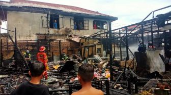 Ada Suara Ledakan, 3 Rumah di Karang Paci Hangus Terbakar