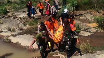 Evakuasi Korban Tanah longsor di Jeneponto Sulawesi Selatan