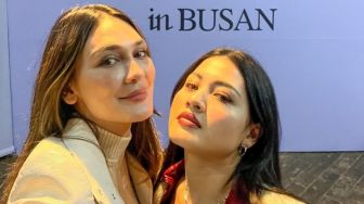 Gaya Luna Maya Nonton Konser BTS, Pakai Celana Robek Harga Rp11,2 Juta