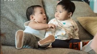 Baby Ameena dan Baby Izz Gemas, 5 Momen Playdate Bayi Sultan Kesayangan Netizen