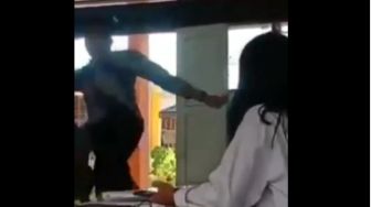 Viral Video Guru di Poso Aniaya Siswa, Korban Dilempari Tas hingga Ditendang