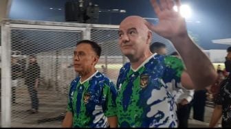 Presiden FIFA dan Ketum PSSI Main Bola Bareng di Stadion Madya