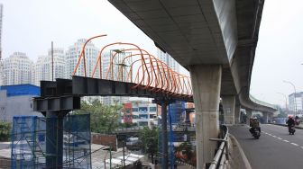 Progres Pembangunan Skywalk Penghubung Stasiun Kebayoran dengan Halte Transjakarta