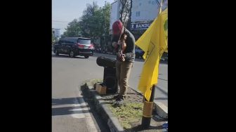 Skill Pengamen Main Biola di Jalan Raya Ini Bikin Salut, Warganet: Ngasih Uang Lebih Enggak Berasa Rugi