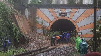 Perjalanan Kereta Api di Wilayah Malang Terganggu Akibat Tanah Longsor