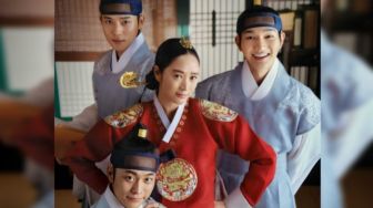 Membaca Karakter Ratu Im Hwa Ryeong Under The Queen's Umbrella