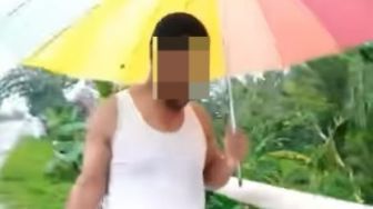 Viral Video Ketua RW di Malang Bangga Buang Sampah ke Sungai saat Banjir, Klarifikasinya Justru Bikin Warganet Emosi