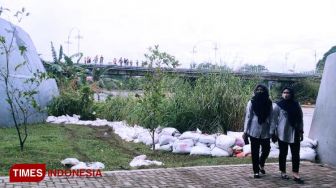 Antisipasi Luapan Air, DLHKP Kota Kediri Tempatkan Tanggul Sandbag 