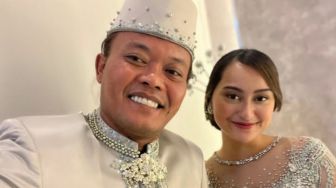 Foto Pakai Baju Pengantin Viral, Sule Jawab Kabar Soal Menikah dengan Memes Prameswari