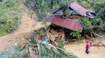 Alat Berat Dikerahkan Buka Daerah Terisolir Akibat Banjir di Mamuju