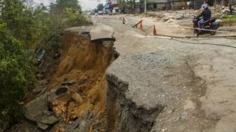Jalan Nasional di Satui Longsor, Jalur Utama Banjarmasin-Batulicin Putus, Polisi Lakukan Penyelidikan