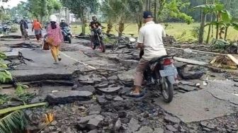 Video Kerusakan Jalan Bendorejo-Rejowinangun Trenggalek Usai Banjir Parah Kemarin