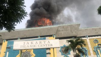 30 Petugas Damkar Datangi Lagi Kubah Masjid Islamic Center Pasca Kebakaran, Kenapa?