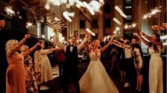 Fans Berat Taylor Swift, Wanita Ini Dedikasikan Hari Pernikahan untuk Sang Musisi