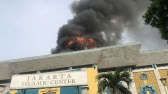 Kebakaran Kubah Masjid Raya Jakarta Islamic Center Telah Padam