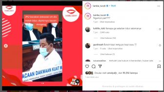 Kuat Maruf Tutup Mata Saat JPU Bacakan Dakwaan, Warganet Gereget: Sekalian Tidur Selamanya