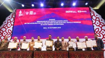 Pupuk Indonesia Gandeng Wika Industri Manufaktur Percepat Akselerasi Kendaraan Listrik